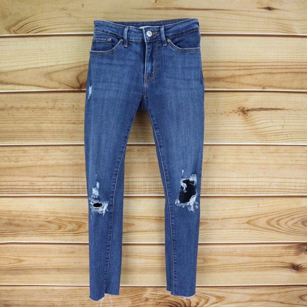 Levi's Skinny Ankle Jeans Womens WAIST: 26 INCHES Distressed‎ Stretch Cut-Off